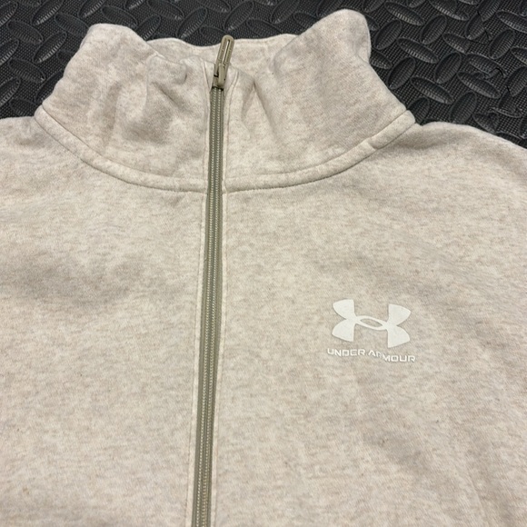 Under armor sweatshirt SM - Picture 2 of 4
